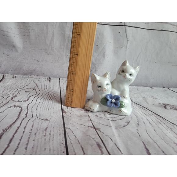 Vintage 2 kittens cats figurine trimmed with gold Castagna Italy 3in - Picture 7 of 7